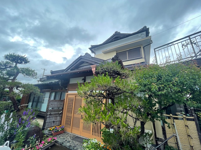 秦野市　ガルバ屋根葺替え　【瓦屋根から板金屋根へ葺替え】