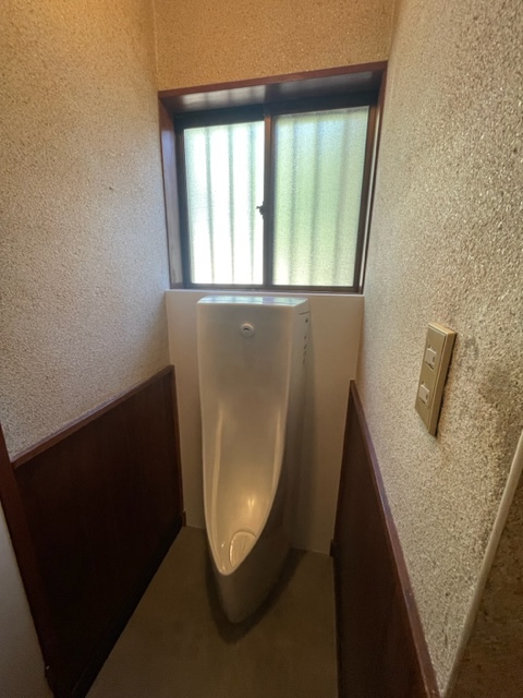 秦野市　小便器取替　【自動水栓式小便器取替】