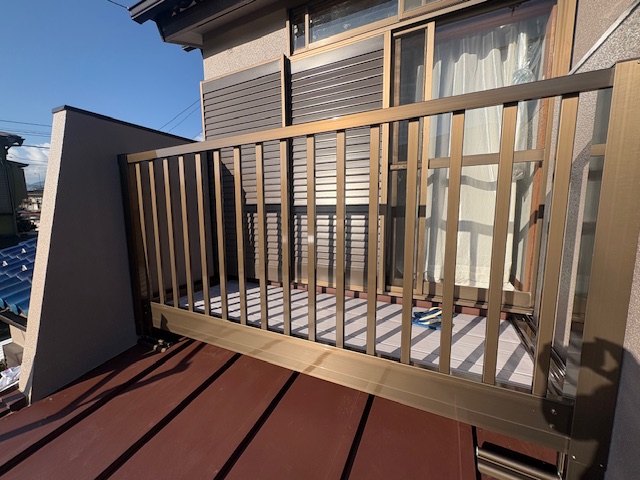 秦野市　玄関屋根替／ｱﾙﾐﾊﾞﾙｺﾆ交換工事　【玄関屋根劣化対応によるﾊﾞﾙｺﾆｰ新規工事】