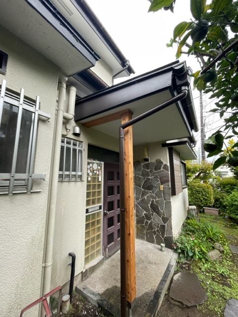 秦野市　屋根軒裏修理工事　【玄関軒裏雨漏り修繕／2階軒裏修理】