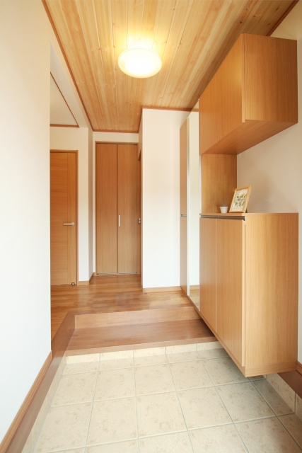 玄関の上がり框　段差